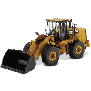 1/50 Scale Diecast Caterpillar 950M Front End Loader Toy & Operator