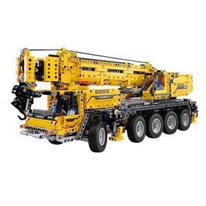 2590 Piece Technical Crane Truck With Remote Control Model Set