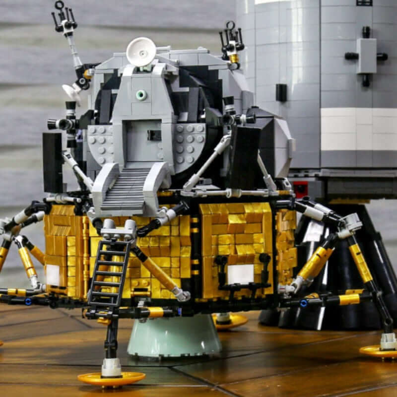 7011 Pcs Apollo 11 Command, Service and Lunar Module Set